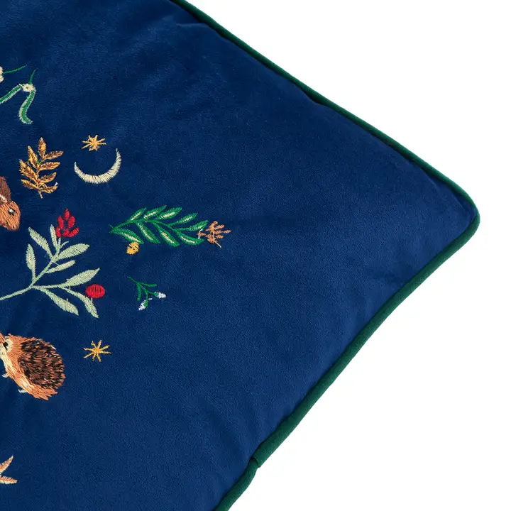 Berry Woods brodeerattu tummansininen samettityynynpäällinen 45 x 45 cm - Image 4