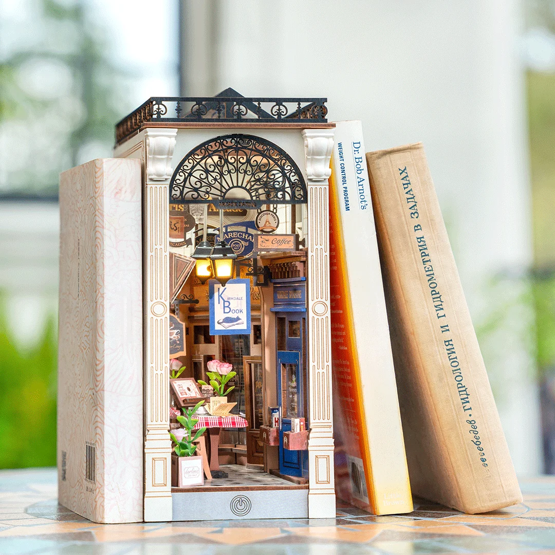 DIY minimaailma kirjahyllyyn - Arcade Dating Book Nook - Image 3