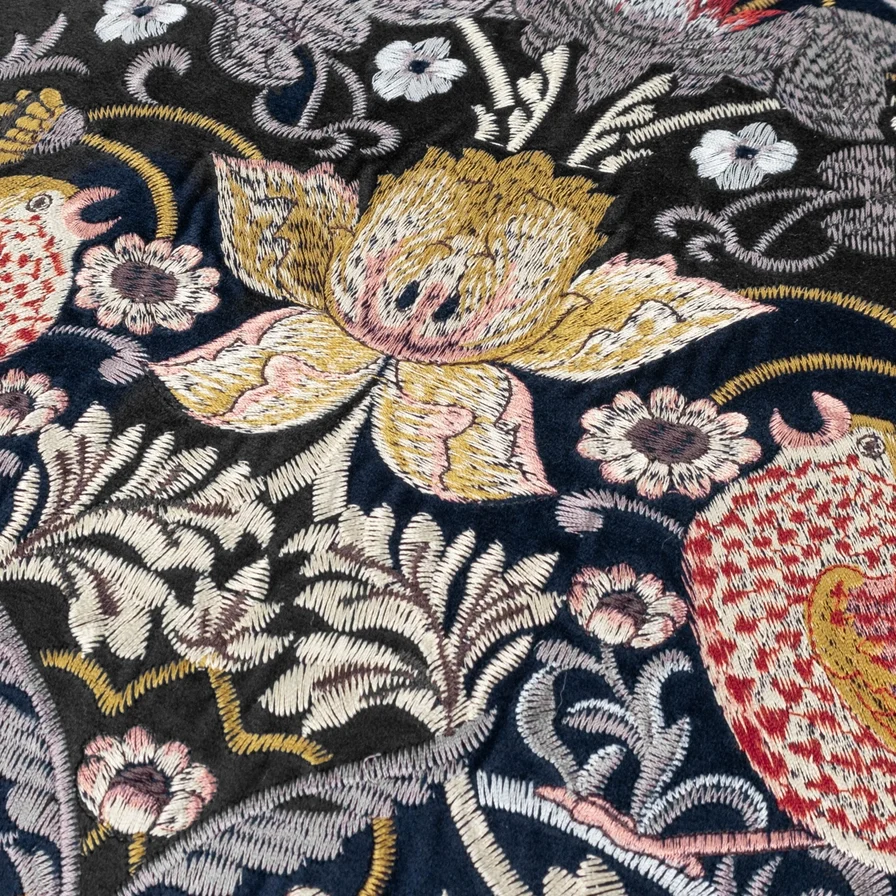 Tyynynpäällinen Strawberry Thief brodeerattu Sininen - Indigo 50 x 50 cm - Image 4