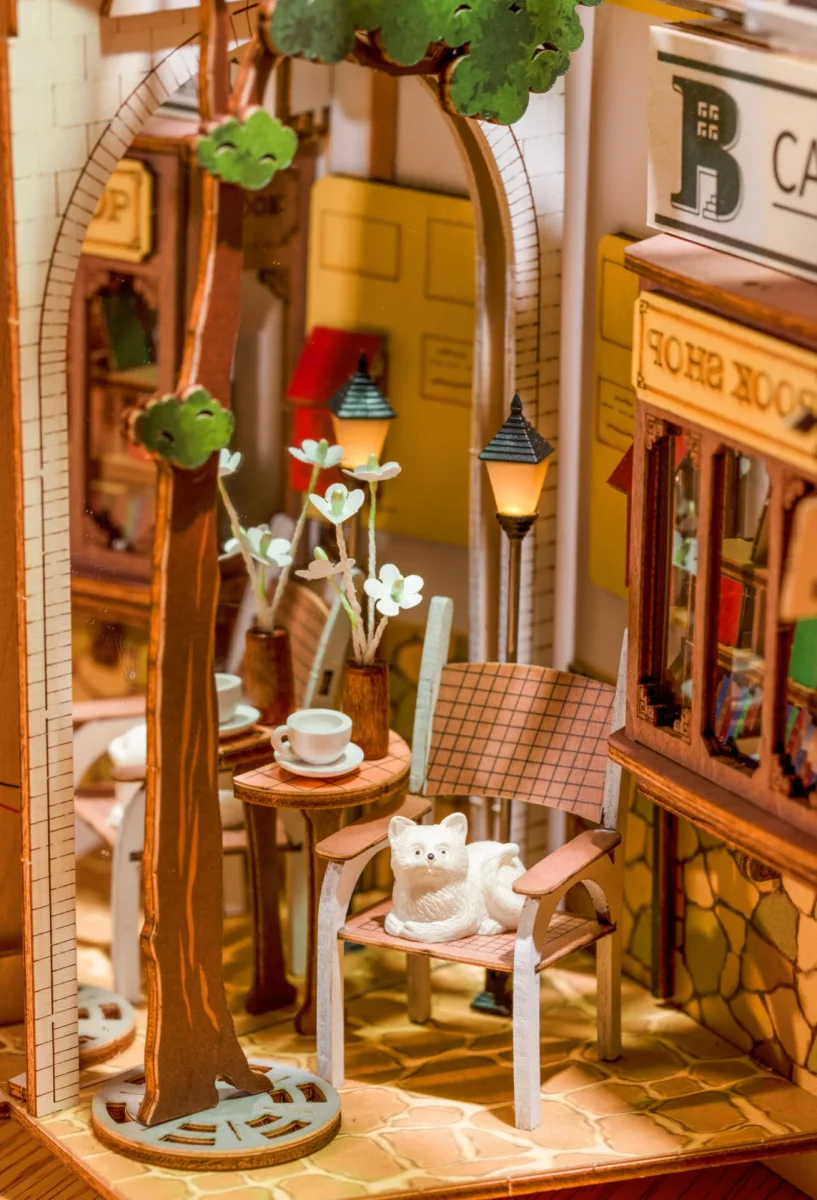 DIY Minimaailma kirjahyllyyn - Sunshine Town Book Nook - Image 8