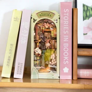 DIY Minimaailma kirjahyllyyn – Falling Sakura Book Nook