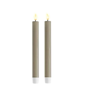 Vaalea harmaanruskea (Sand) Led kruunukynttilä kork. 24 cm 2 kpl